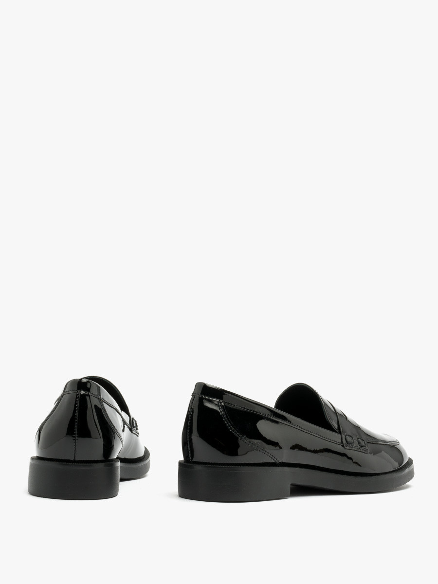 Lakierowany mokasyn damski