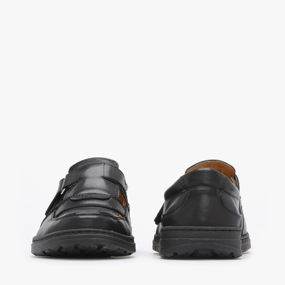 Póbuty z wyciciami na cholewce