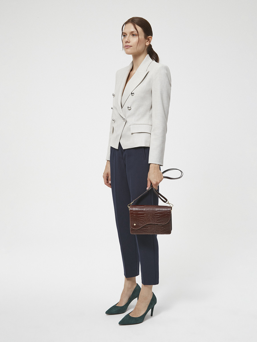 Brzowa torebka z ozdobn faktur