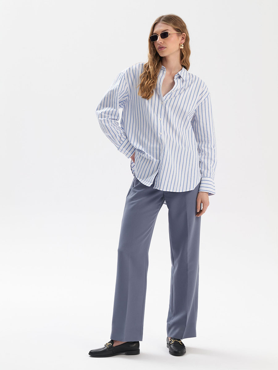 Czarny mokasyn ze zot ozdob cholewce