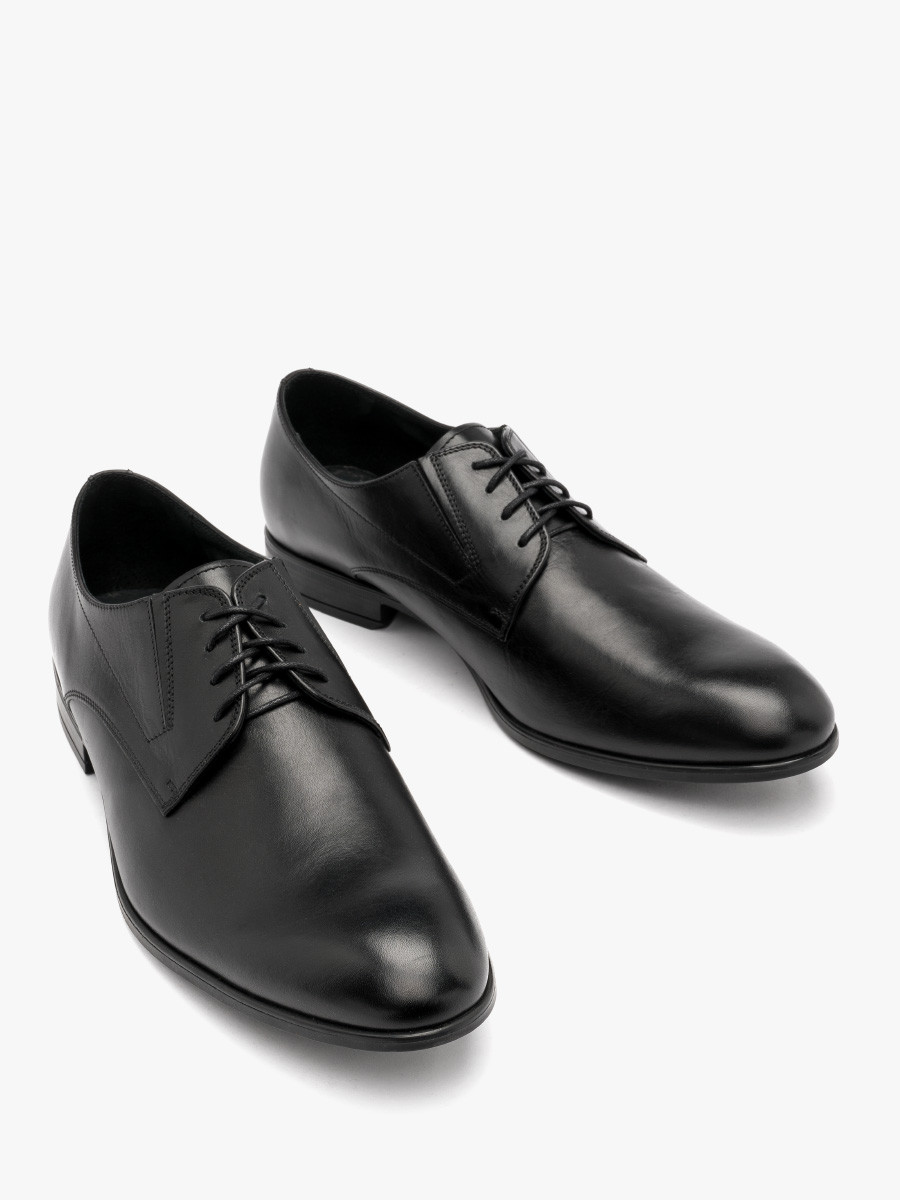 Czarny póbut mski z gumow wstawk w cholewce