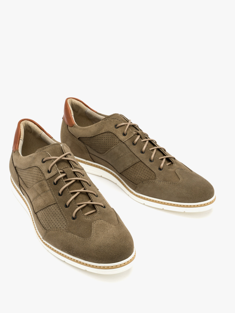 Brzowe póbuty sznurowane