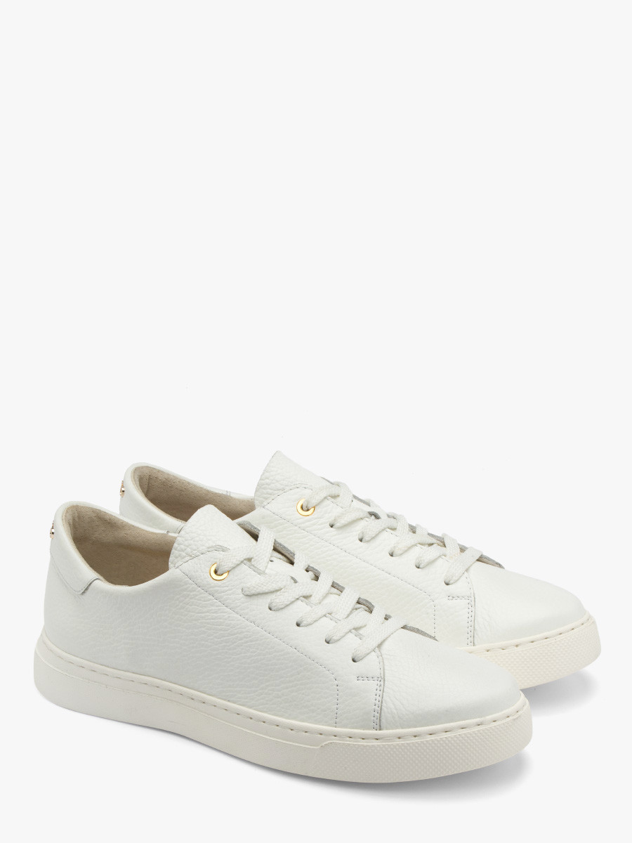 Biay póbut sportowy ze zotymi detalami