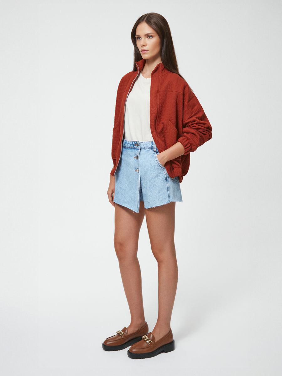 Brzowe mokasyny ze zotym ańcuchem