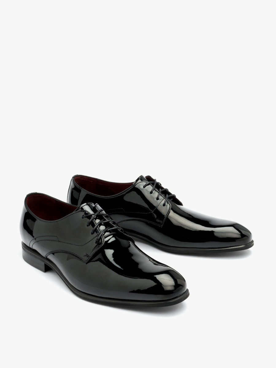 Czarne lakierowane póbuty