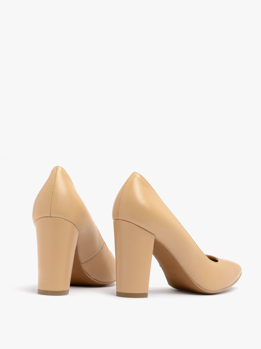 Beowe czóenko na supku