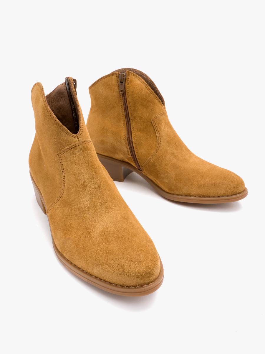 Rude welurowe kowbojki