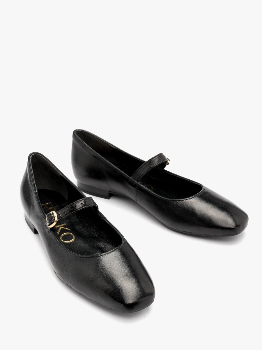 Czarne baleriny z ozdobnym zapiciem