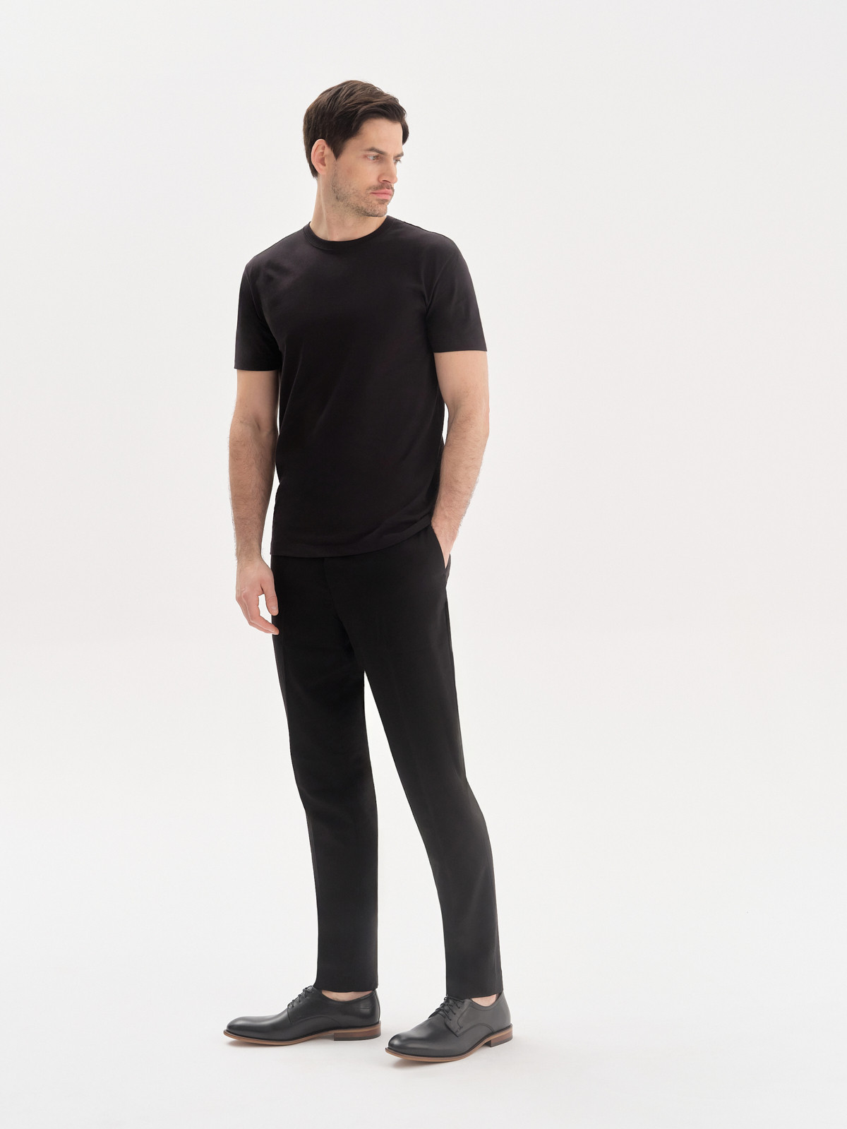 Czarny póbut mski na brzowym spodzie