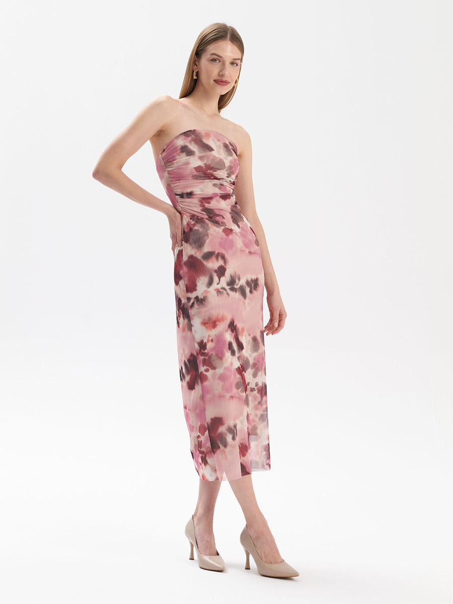 Beowe czóenka na lakierowanej szpilce