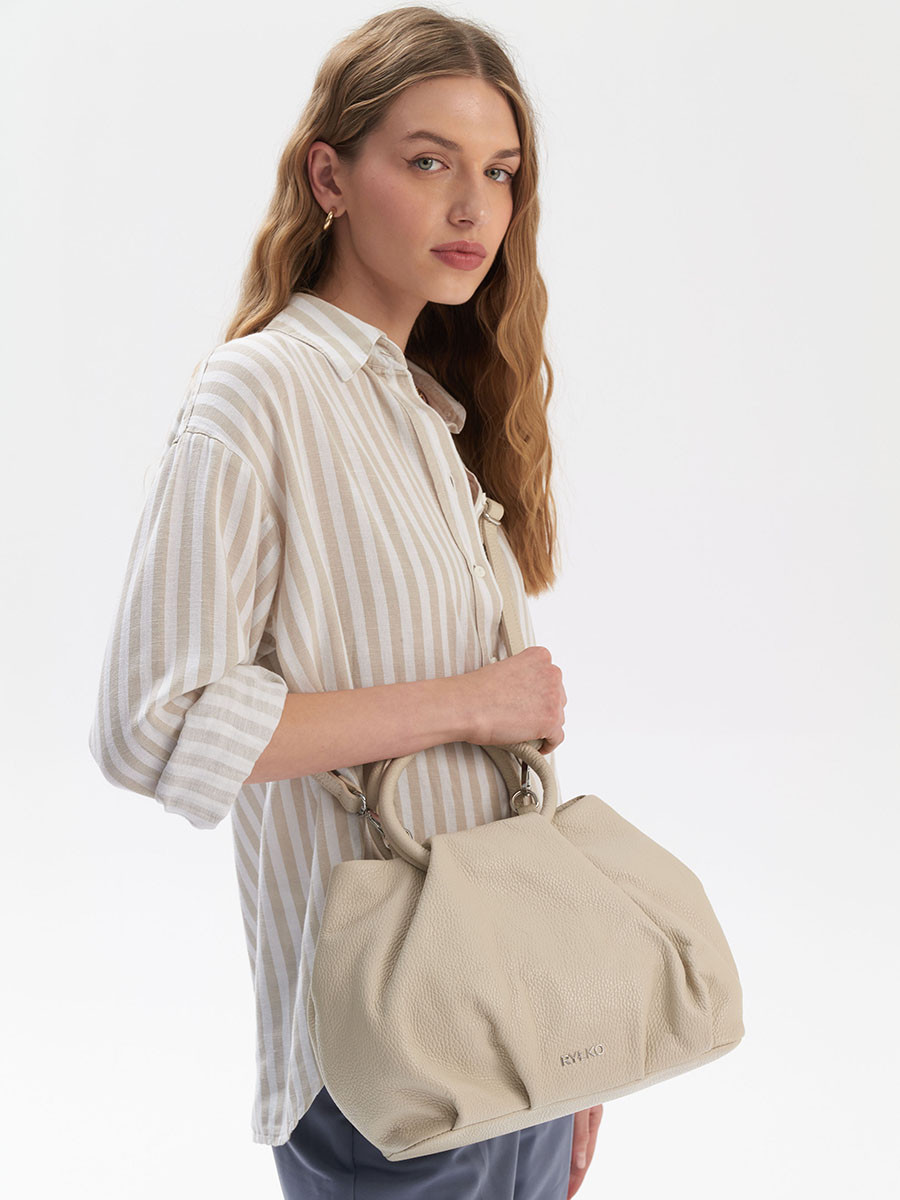 Kremowa torebka redniej wielkoci