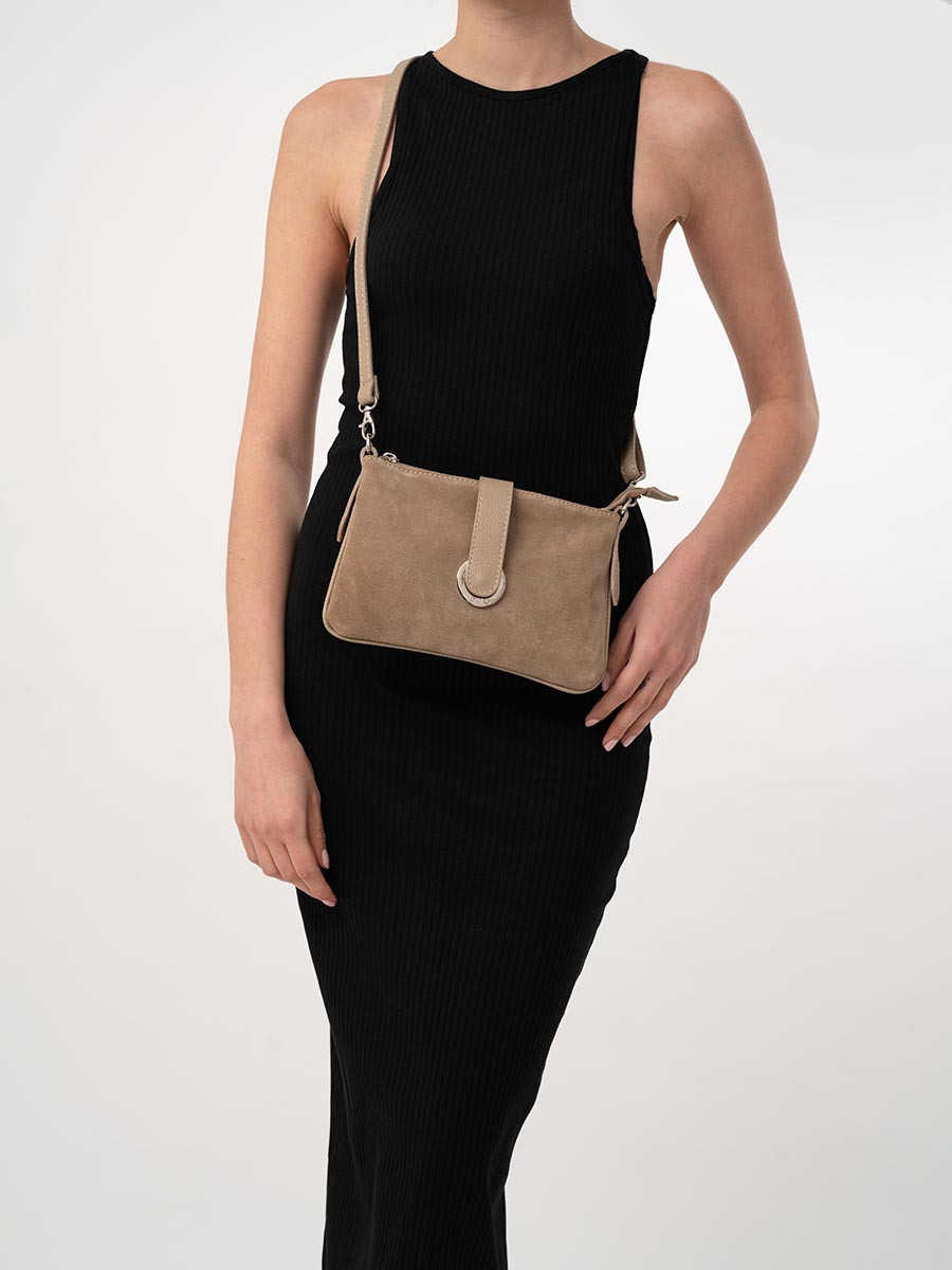 Beowa torebka z czonych skór