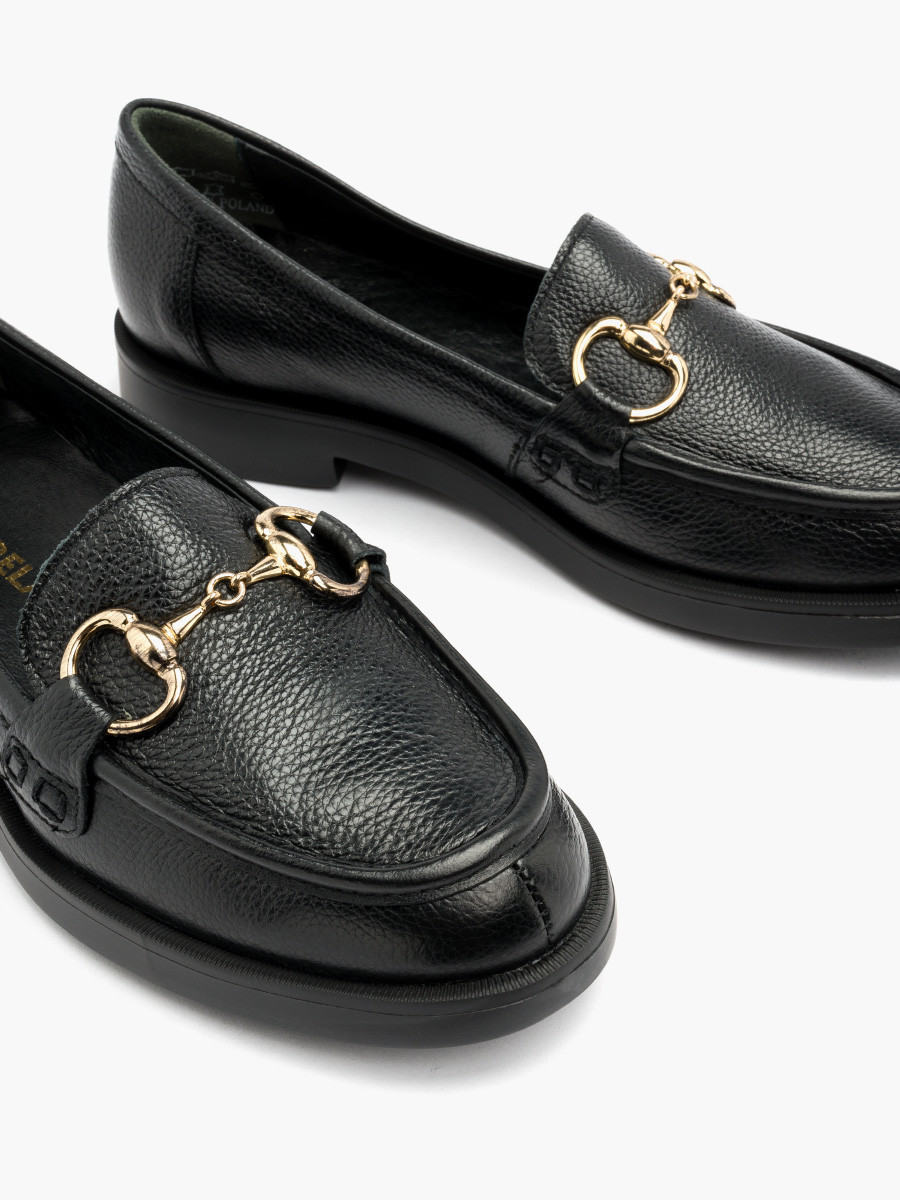 Czarne mokasyny ze zot ozdob