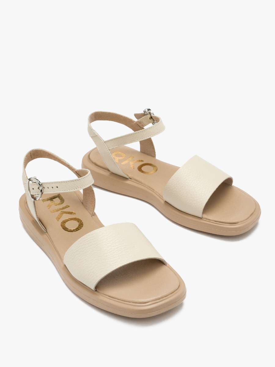 Kremowe sanday ze srebrn sprzczk