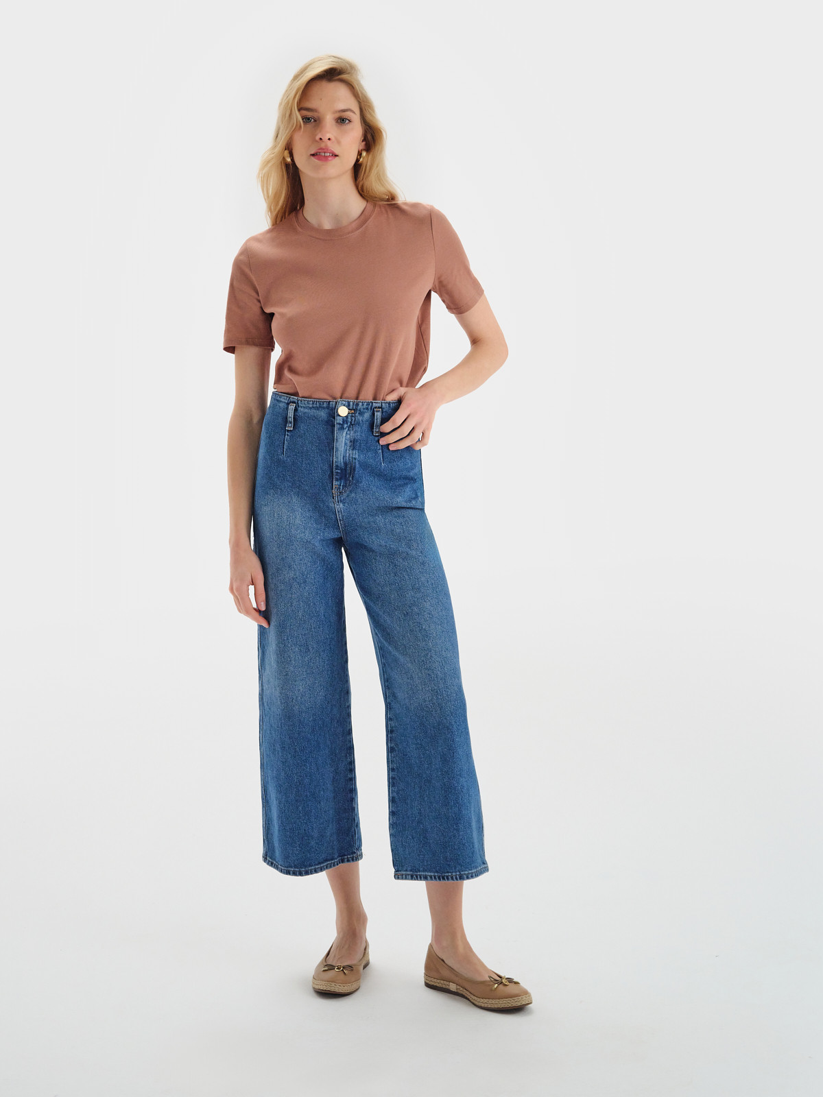 Ciemnobeowe espadryle z ozdobn kokard