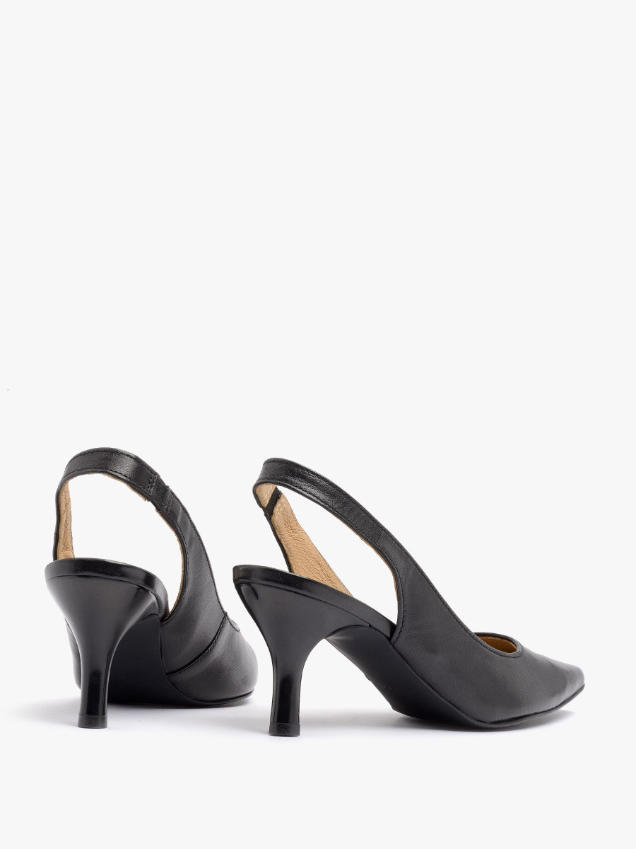 Czarne czóenka z odkryt pit