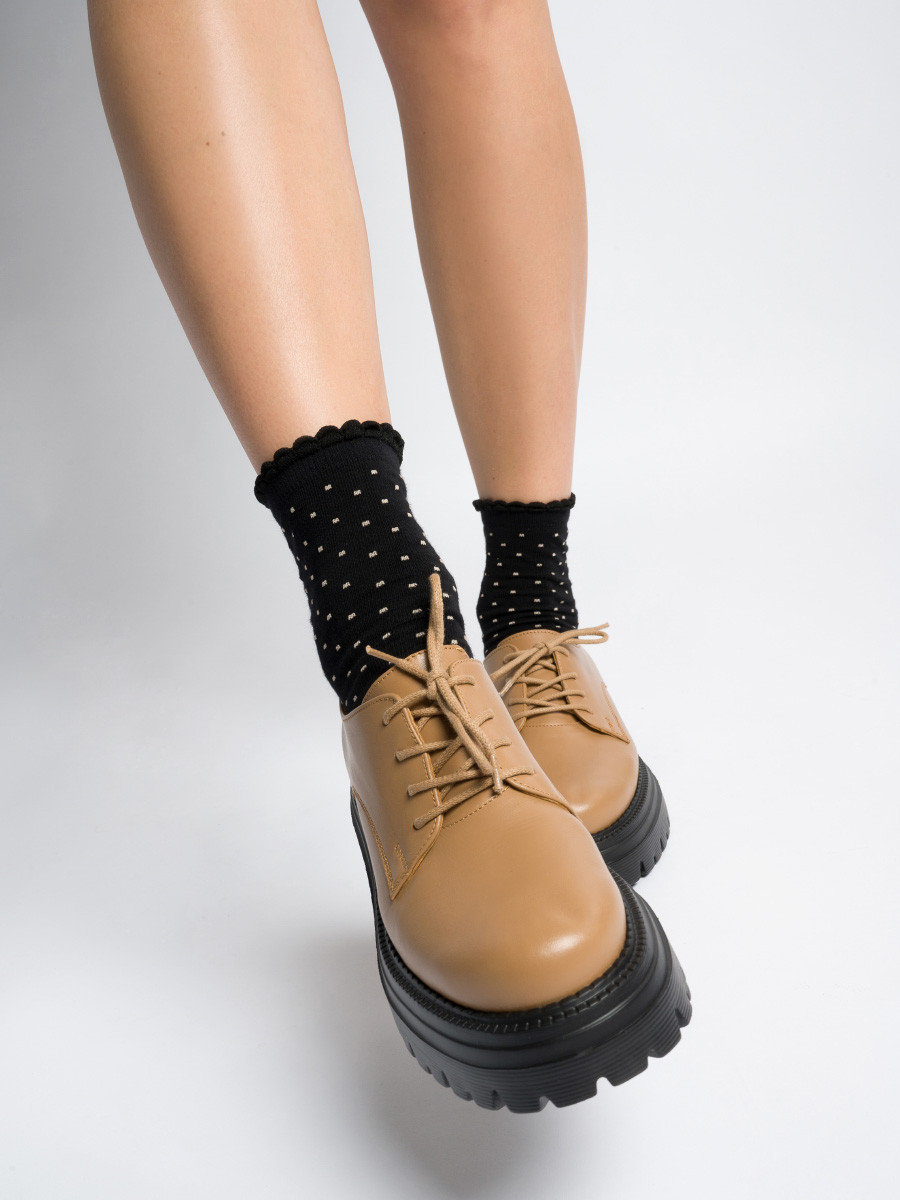 Czarne skarpety w beowe kropki z falbank