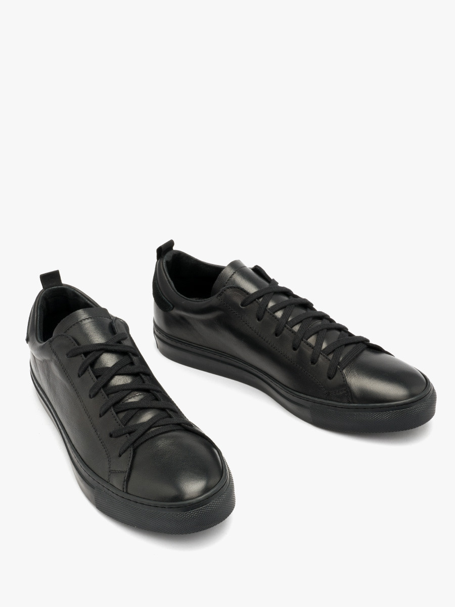 Czarne póbuty sportowe