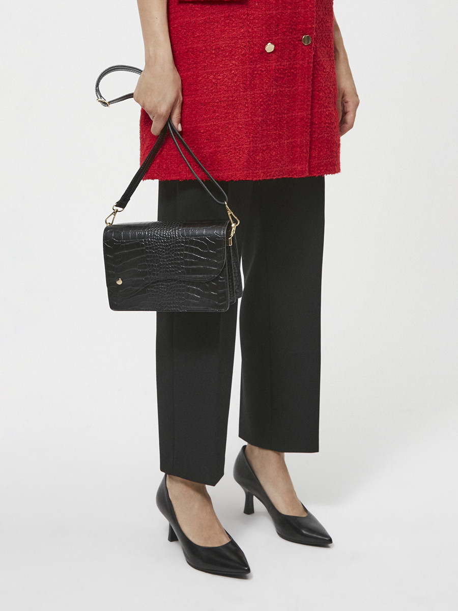 Czarna torebka z ozdobn faktur