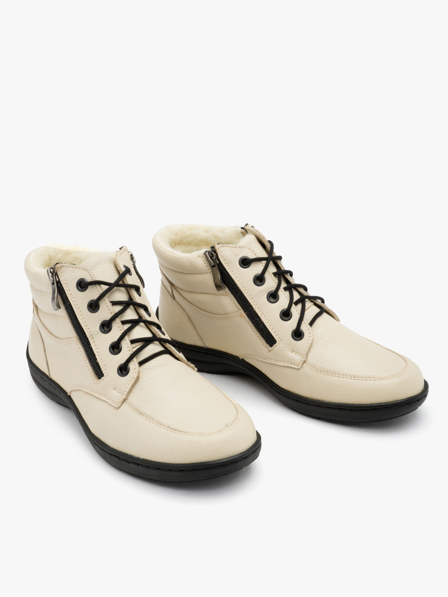 Kremowe trzewiki z zamkiem na cholewce