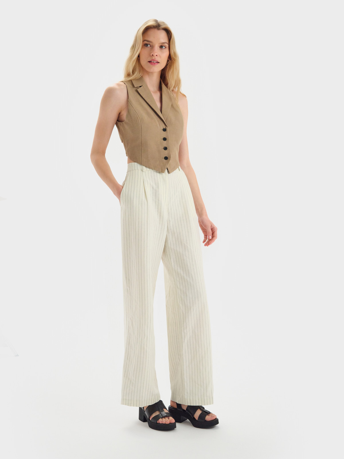 Sanday na masywnej platformie