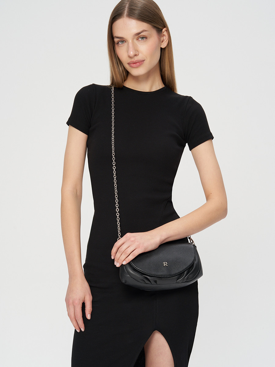 Maa, czarna torebka ze srebrnym ańcuszkiem