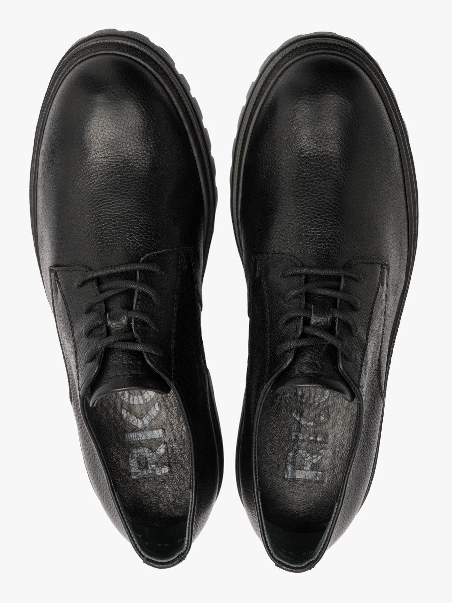 Czarny póbut mski na traktorowym spodzie