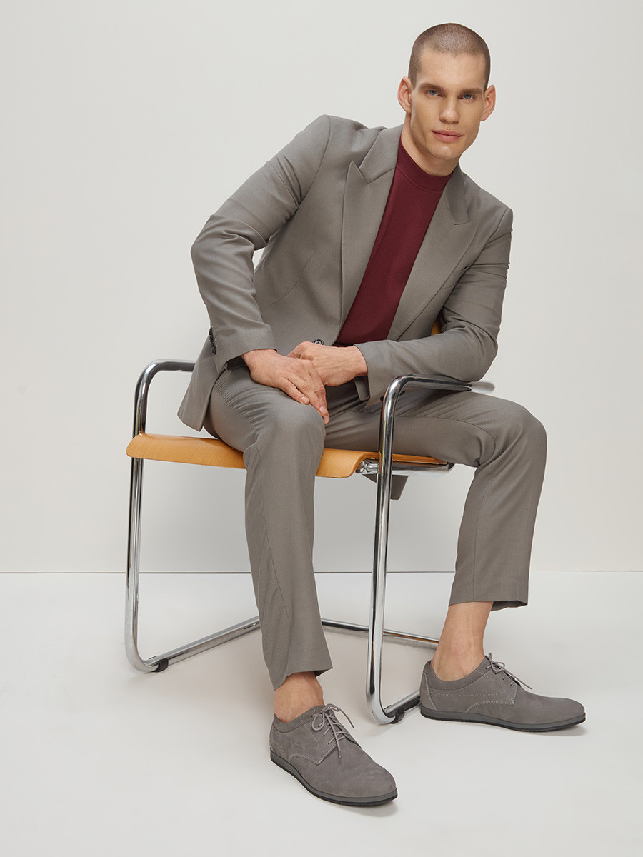 Popielate póbuty z ozdobn perforacj