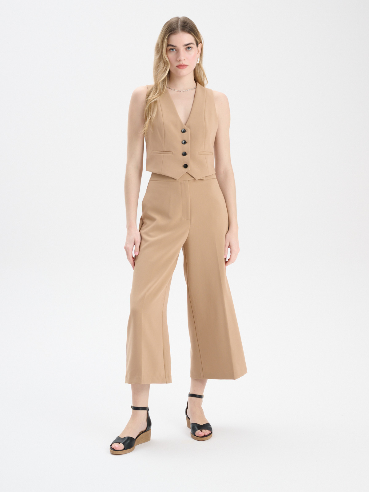 Czarne sanday na platformie