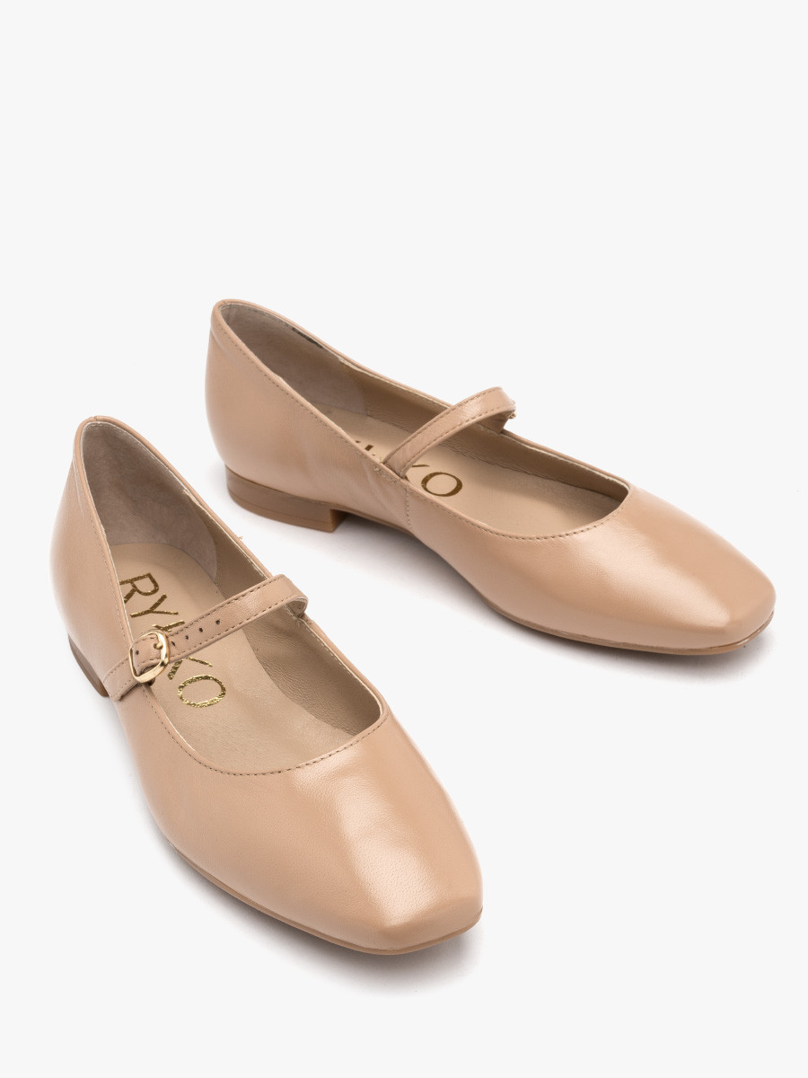 Beowe baleriny z ozdobnym zapiciem