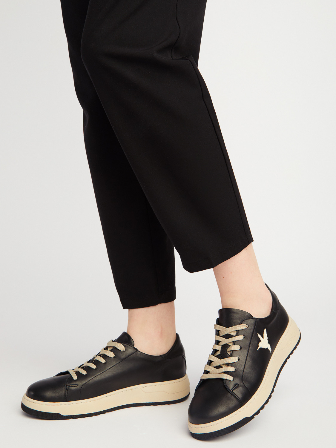 Czarne póbuty sportowe