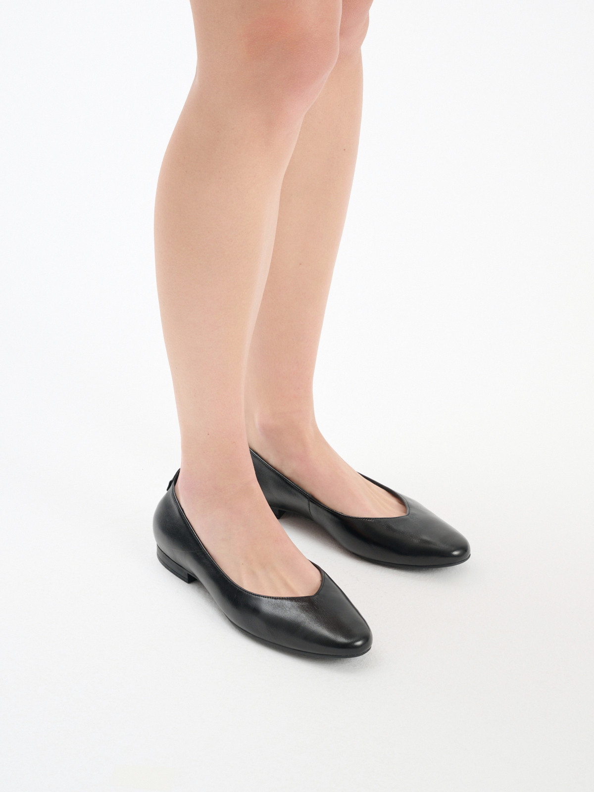 Czarne baleriny z ozdobn cholewk