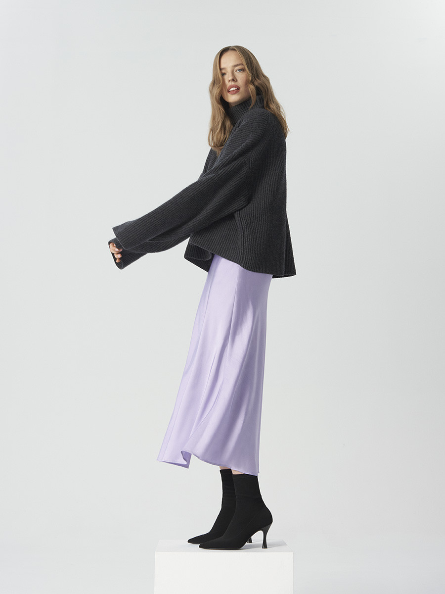 Czarne botki na lakierowanym obcasie