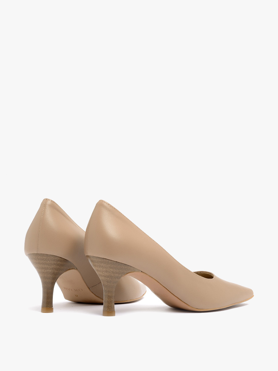 Beowe czóenko z noskiem w szpic