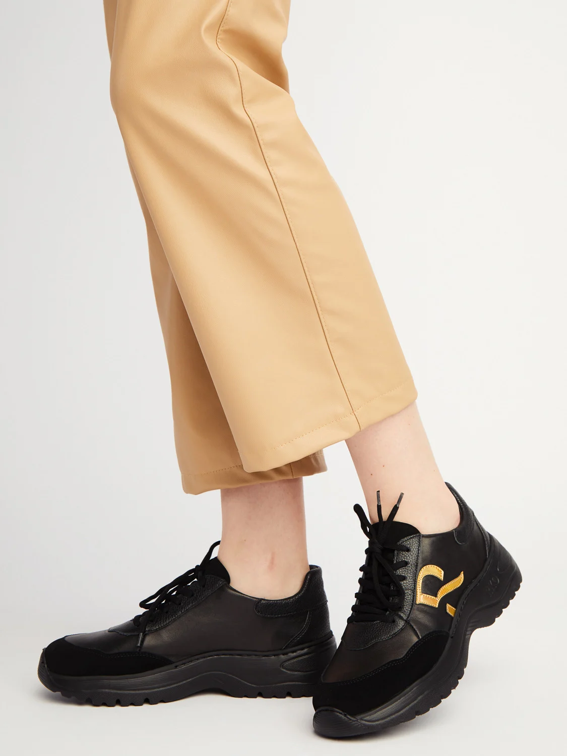 Czarne póbuty sportowe