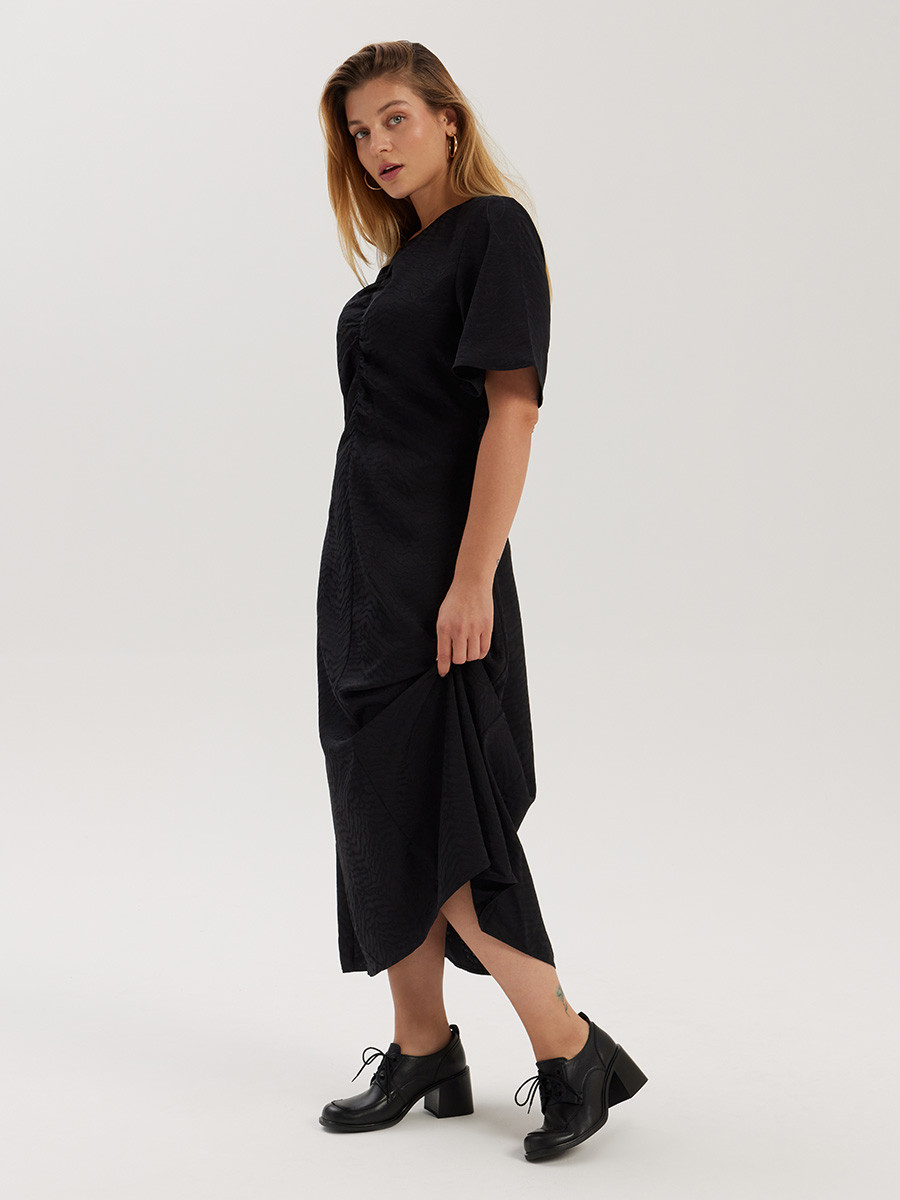 Czarne póbuty na masywnym obcasie