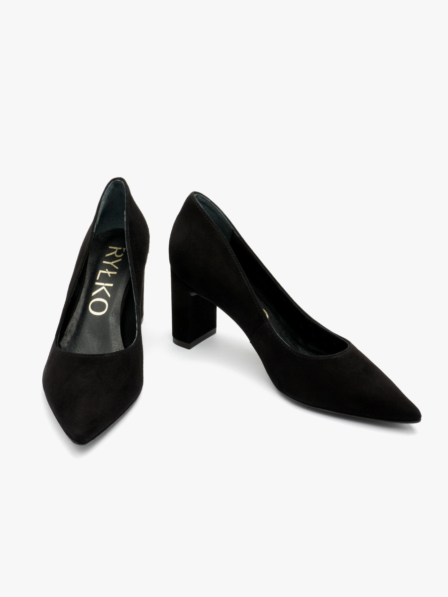 Czarne welurowe czóenka na supku