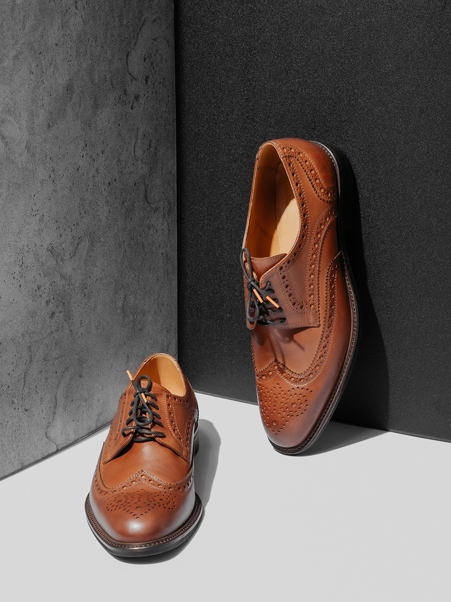 Brzowe póbuty mskie z przeszyciem