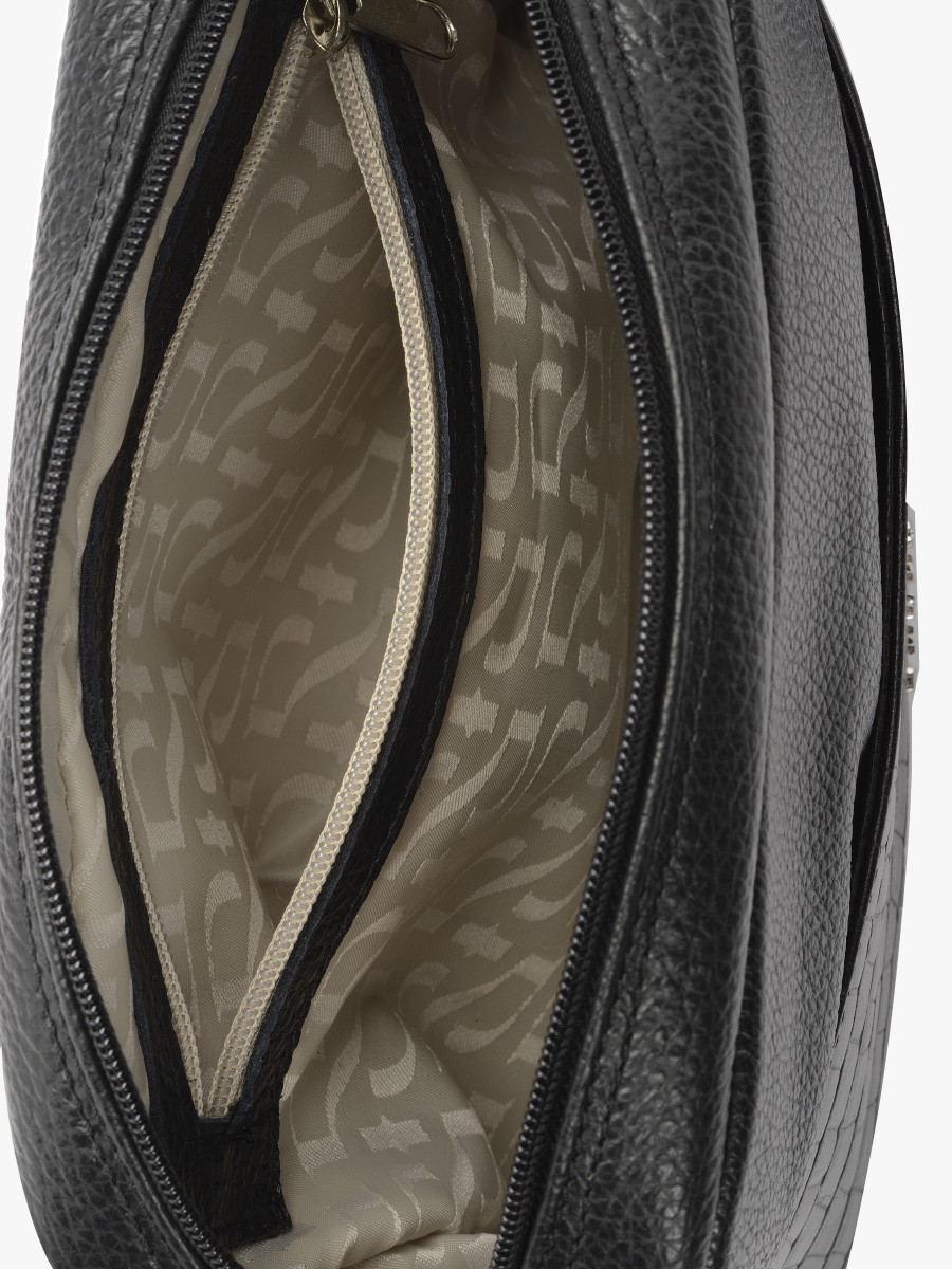 Czarna torebka z ozdobnym frdzlem