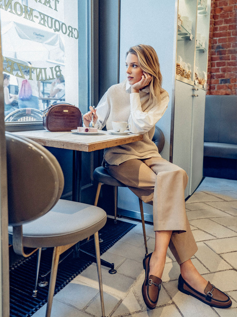 Mokasyny z czarn lamówk