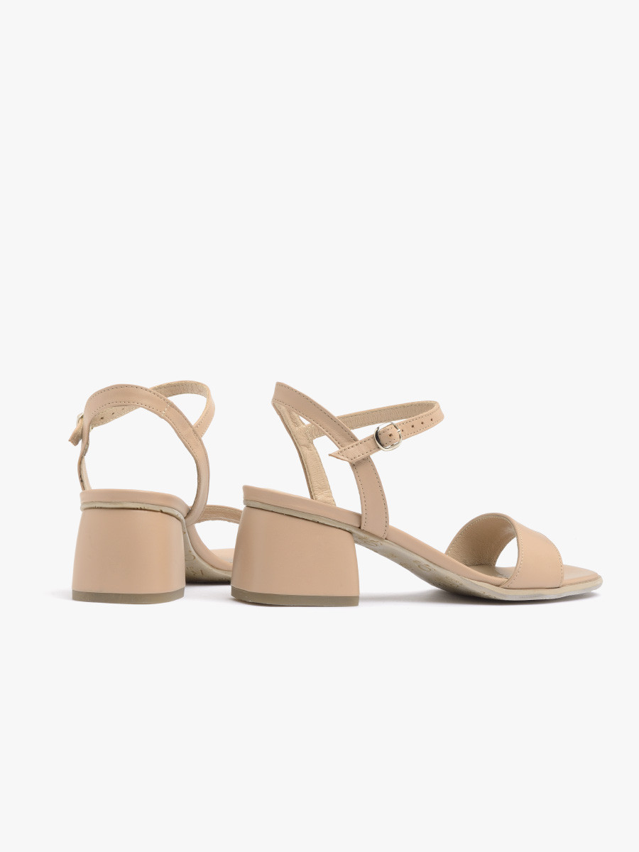 Beowe sanday na niskim obcasie