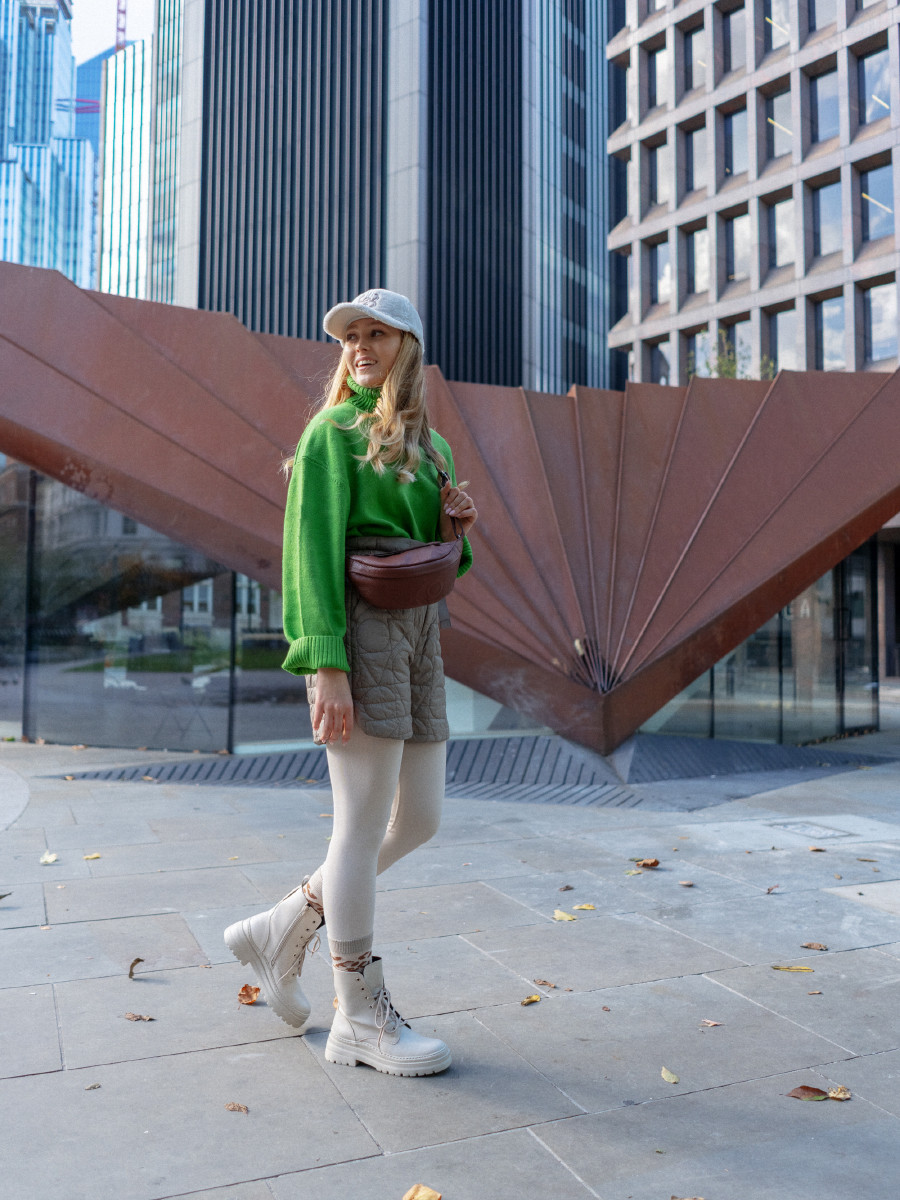 Kremowe trzewiki z ozdobnym otokiem