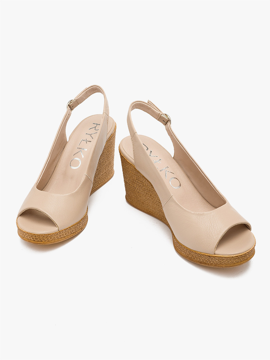 Beowe sanday na wysokiej platformie