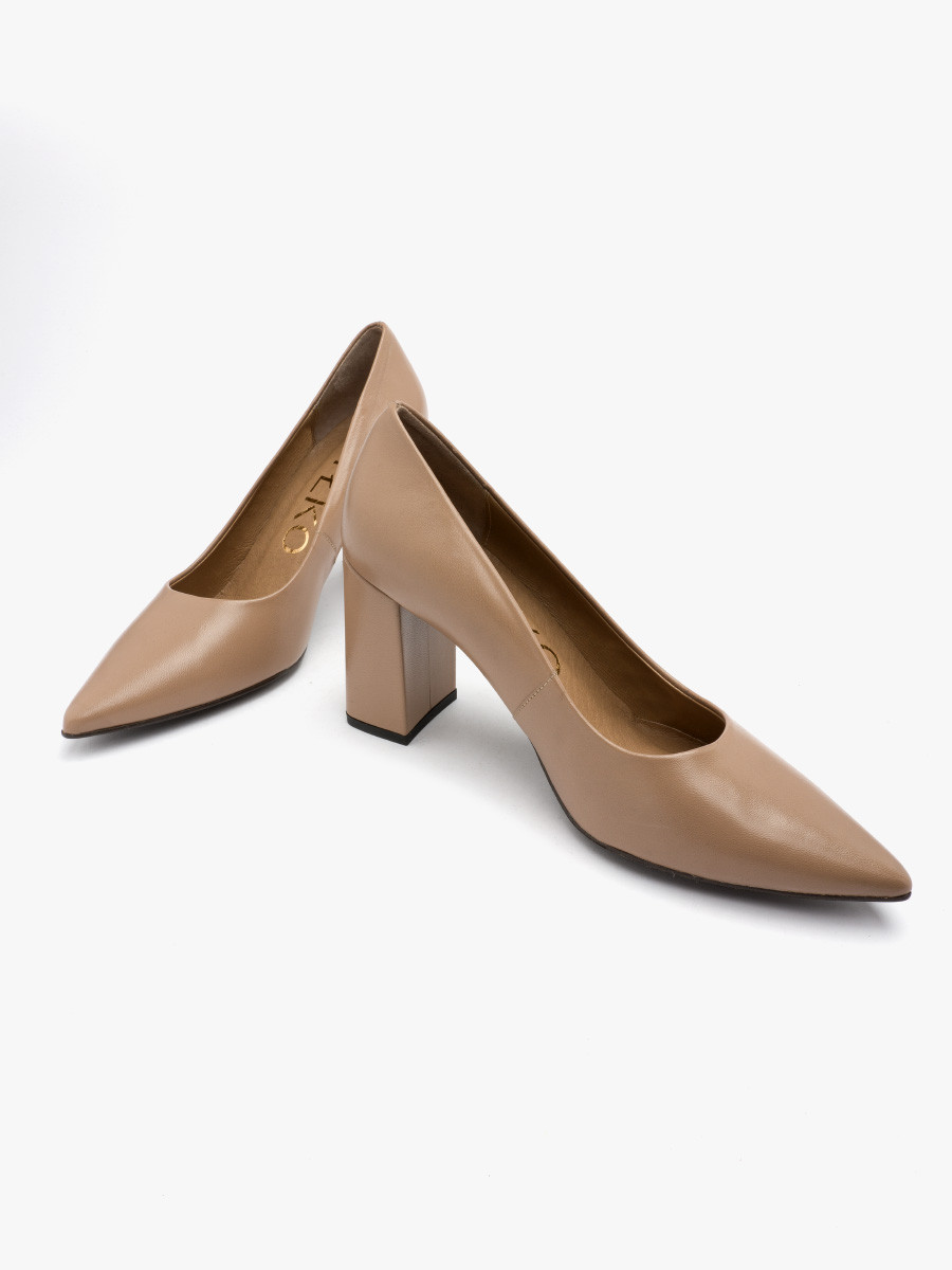 Beowe czóenka na supku