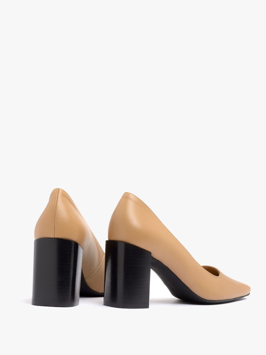 Beowe czóenko na supku