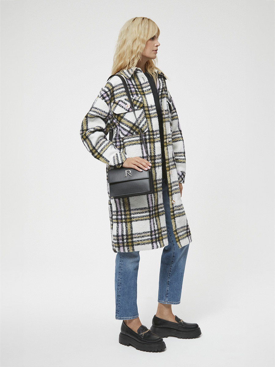 Czarne mokasyny ze zotym ańcuszkiem