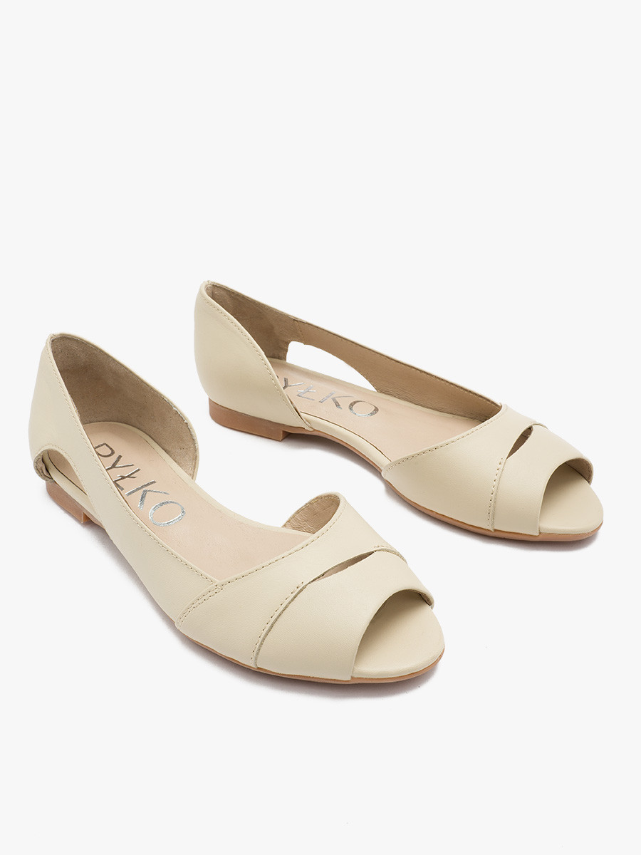 Kremowe baleriny z odkrytymi palcami