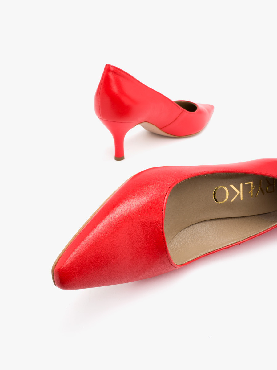 Czerwone czóenka na obcasie