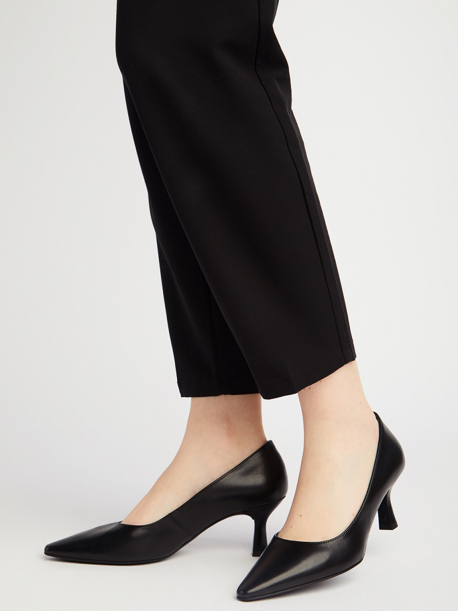 Czarne czóenka na szpilce typu kaczuszka