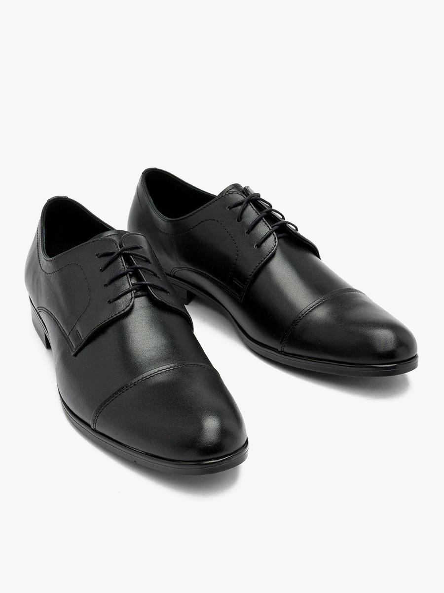 Eleganckie póbuty z przeszyciem na cholewce